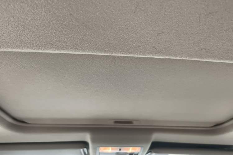 Used Toyota Highlander 2012 2.7L Two-Wheel Drive 7-Seater Luxury Edition Headliner