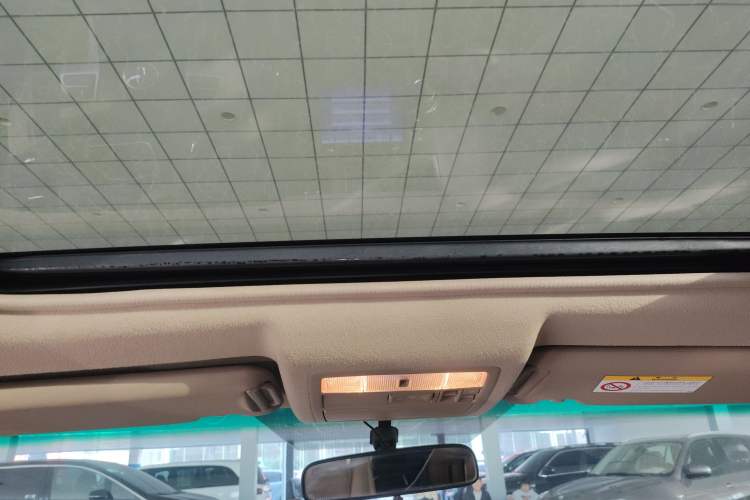 Used Toyota Highlander 2012 2.7L Two-Wheel Drive 7-Seater Luxury Edition Headliner
