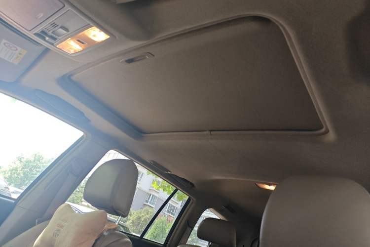 Used Toyota Highlander 2012 2.7L Two-Wheel Drive 7-Seater Luxury Edition Headliner
