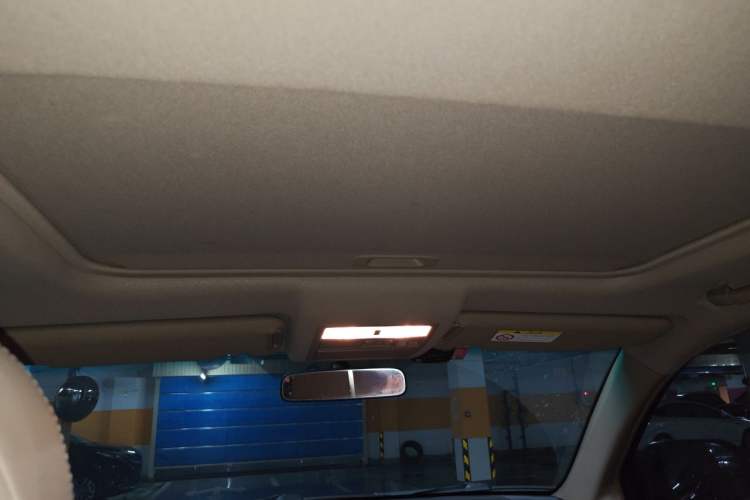 Used Toyota Highlander 2012 2.7L Two-Wheel Drive 7-Seater Luxury Edition Headliner
