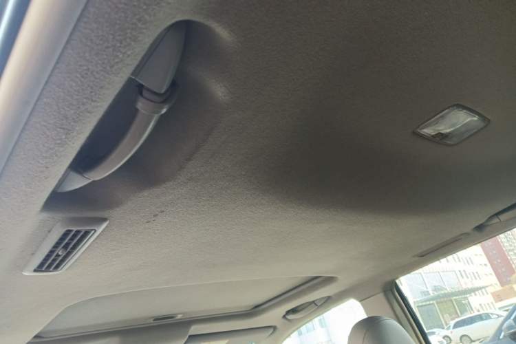 Used Toyota Highlander 2012 2.7L Two-Wheel Drive 7-Seater Luxury Edition Headliner