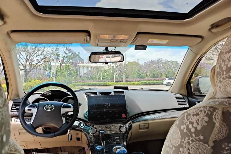 Used Toyota Highlander 2012 2.7L Two-Wheel Drive 7-Seater Luxury Edition Headliner