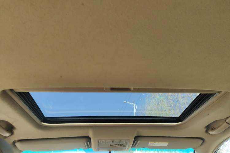 Used Toyota Highlander 2012 2.7L Two-Wheel Drive 7-Seater Luxury Edition Headliner