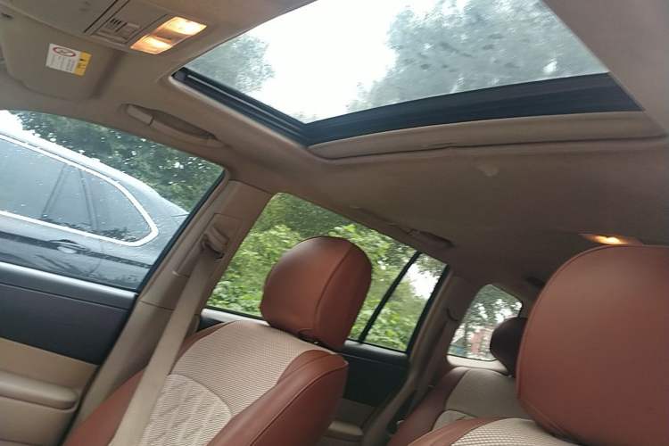 Used Toyota Highlander 2012 2.7L Two-Wheel Drive 7-Seater Luxury Edition Headliner