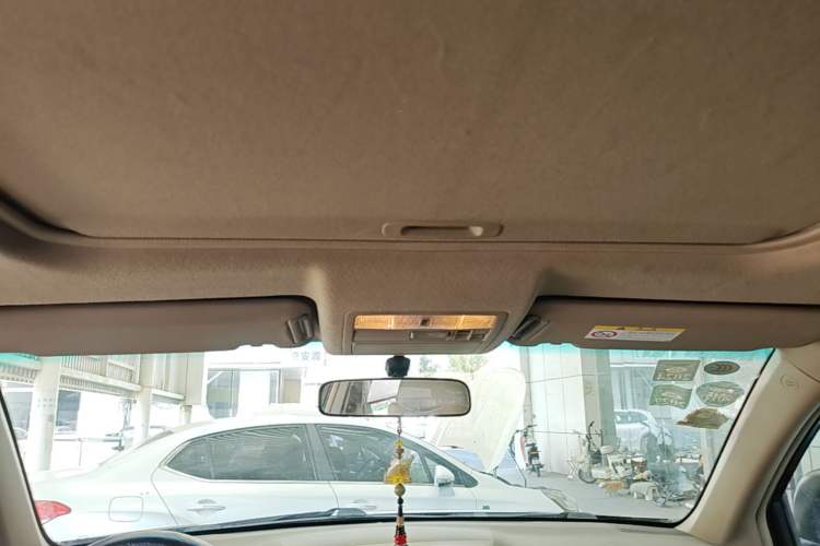 Used Toyota Highlander 2012 2.7L Two-Wheel Drive 7-Seater Luxury Edition Headliner