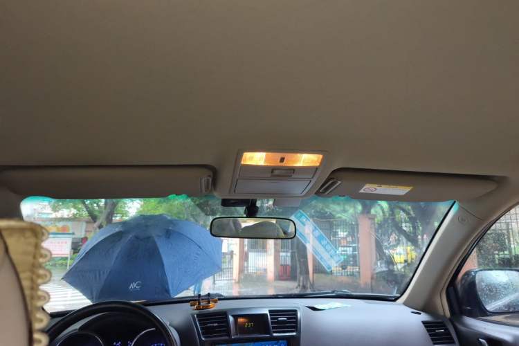 Used Toyota Highlander 2012 2.7L Two-Wheel Drive 7-Seater Elite Edition Headliner