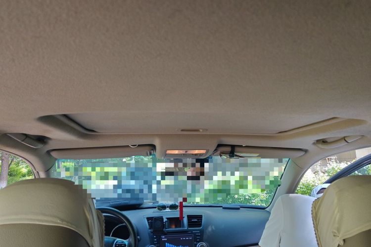Used Toyota Highlander 2012 2.7L Two-Wheel Drive 7-Seater Luxury Edition Headliner