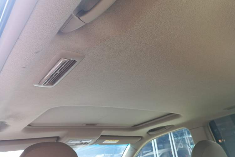 Used Toyota Highlander 2012 2.7L Two-Wheel Drive 7-Seater Luxury Edition Headliner