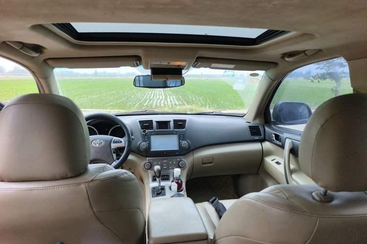Used Toyota Highlander 2012 2.7L Two-Wheel Drive 7-Seater Elite Edition Headliner