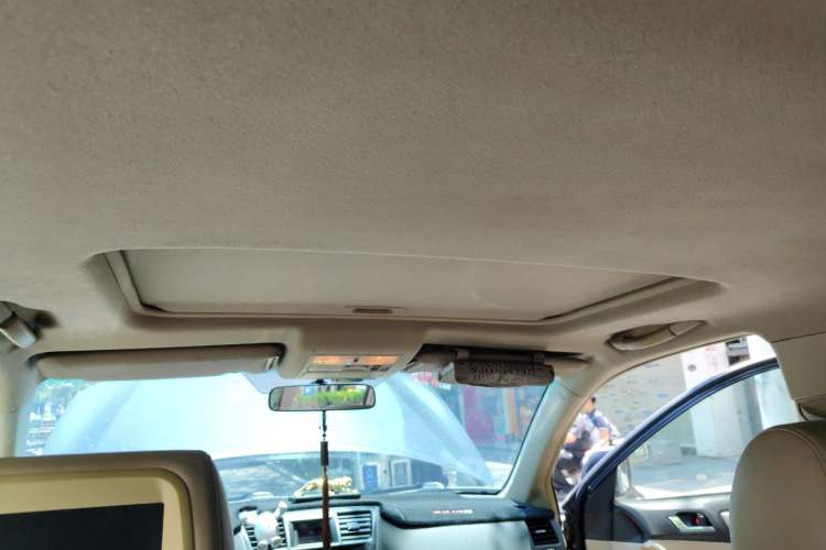 Used Toyota Highlander 2012 2.7L Two-Wheel Drive 7-Seater Luxury Navigation Edition Headliner
