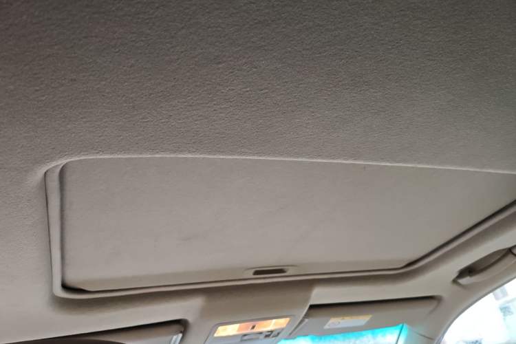 Used Toyota Highlander 2012 2.7L Two-Wheel Drive 7-Seater Luxury Edition Headliner
