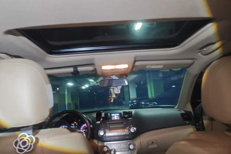 Used Toyota Highlander 2012 2.7L Two-Wheel Drive 7-Seater Luxury Edition Headliner