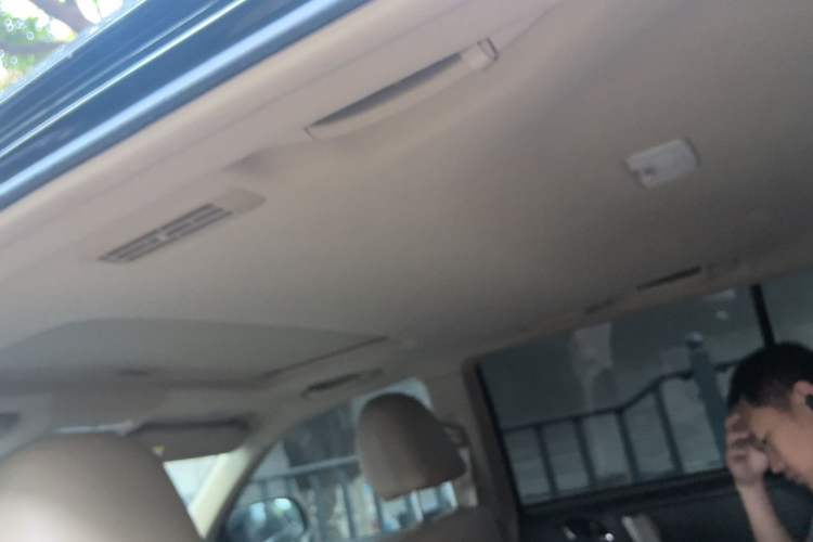 Used Toyota Highlander 2012 2.7L Two-Wheel Drive 7-Seater Luxury Edition Headliner