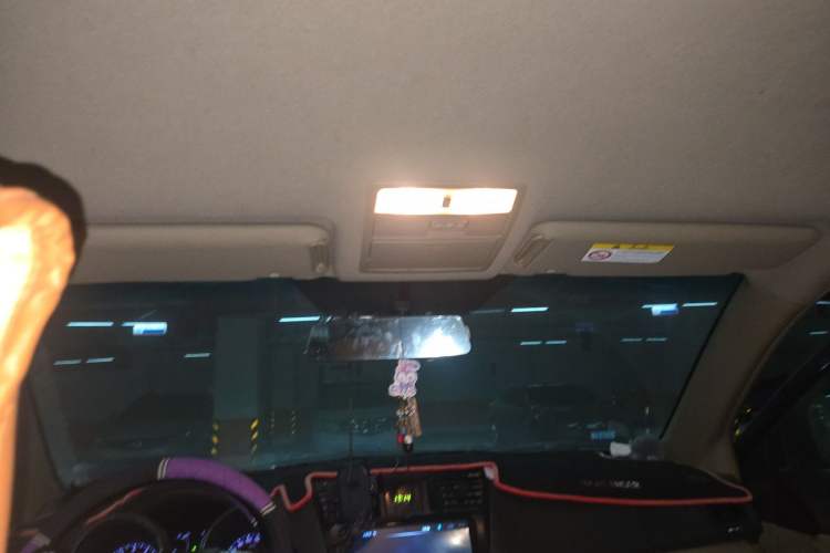Used Toyota Highlander 2012 2.7L Two-Wheel Drive 7-Seater Elite Edition Headliner