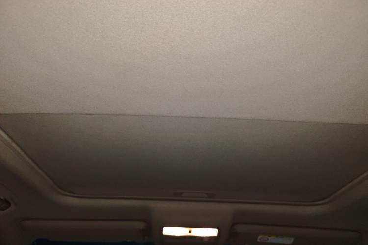 Used Toyota Highlander 2012 2.7L Two-Wheel Drive 7-Seater Luxury Edition Headliner