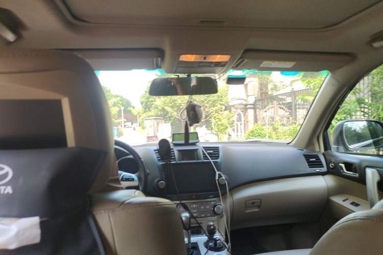 Used Toyota Highlander 2012 2.7L Two-Wheel Drive 7-Seater Luxury Edition Headliner