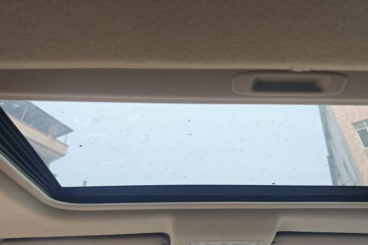 Used Toyota Highlander 2012 2.7L Two-Wheel Drive 7-Seater Luxury Edition Headliner