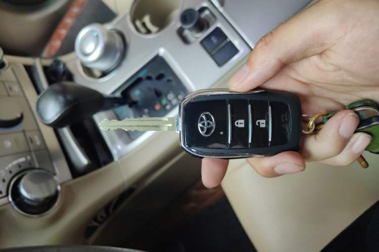 Used Toyota Highlander 2012 2.7L Two-Wheel Drive 7-Seater Elite Edition Interior 1