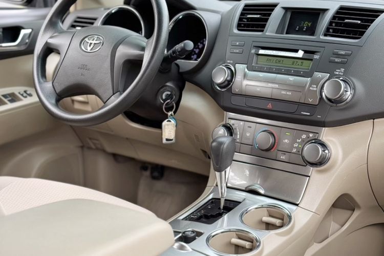 Used Toyota Highlander 2012 2.7L 2WD 5-Seater Elite Edition Interior 1