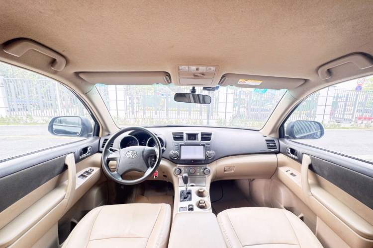 Used Toyota Highlander 2012 2.7L Two-Wheel Drive 7-Seater Elite Edition Interior 2