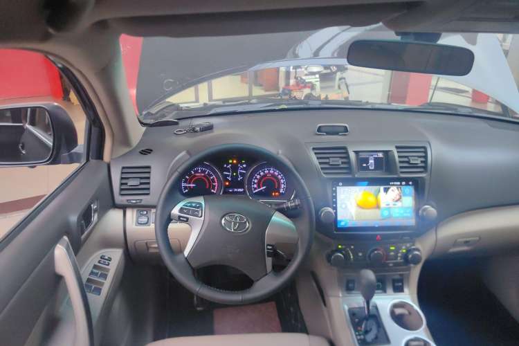 Used Toyota Highlander 2012 2.7L Two-Wheel Drive 5-Seater Sport Edition Interior 2