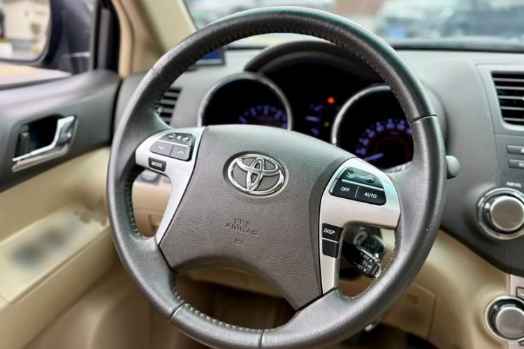 Used Toyota Highlander 2012 2.7L Two-Wheel Drive 7-Seater Luxury Edition Interior 2