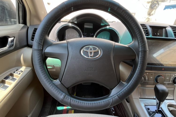Used Toyota Highlander 2012 2.7L 2WD 5-Seater Elite Edition Interior 2