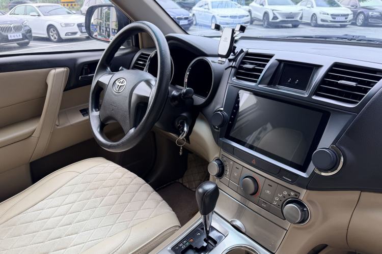 Used Toyota Highlander 2012 2.7L 2WD 5-Seater Elite Edition Interior 3