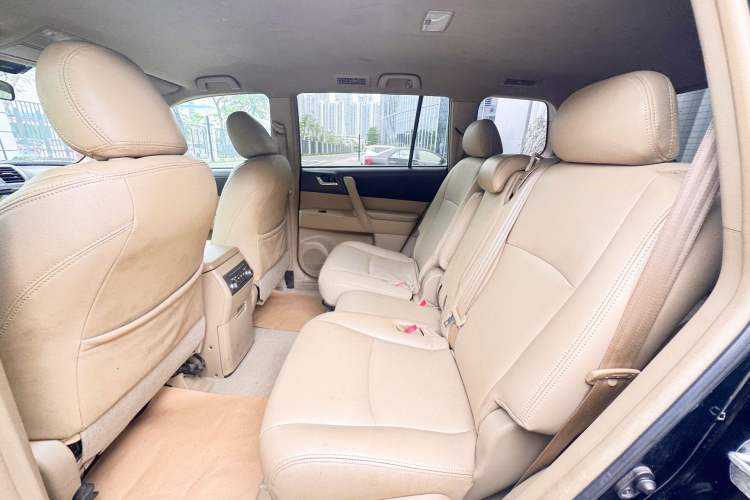 Used Toyota Highlander 2012 2.7L Two-Wheel Drive 7-Seater Elite Edition Interior 3