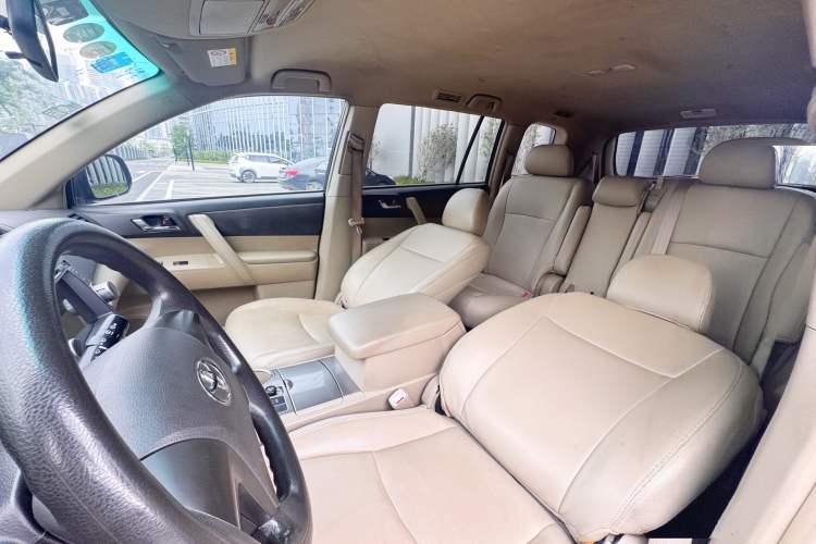 Used Toyota Highlander 2012 2.7L Two-Wheel Drive 7-Seater Elite Edition Interior 4