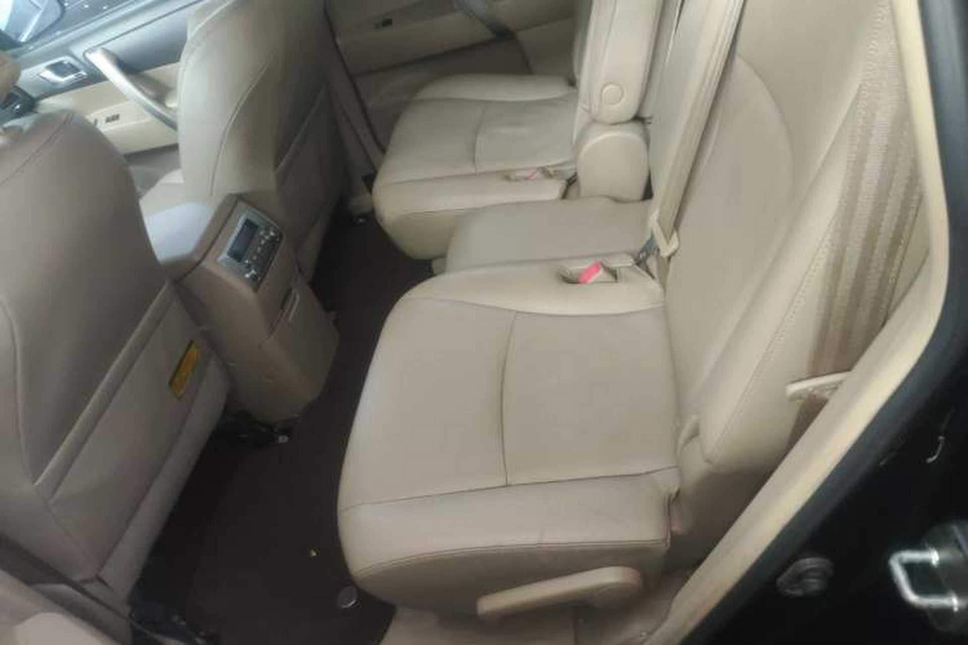 Used Toyota Highlander 2012 2.7L Two-Wheel Drive 7-Seater Luxury Edition Interior 4