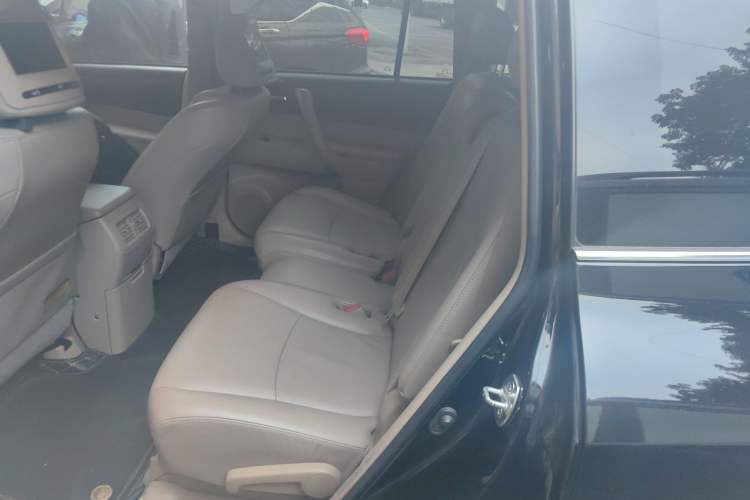 Used Toyota Highlander 2012 2.7L Two-Wheel Drive 5-Seater Sport Edition Interior 4