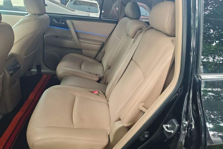 Used Toyota Highlander 2012 2.7L Two-Wheel Drive 7-Seater Elite Edition Interior 4