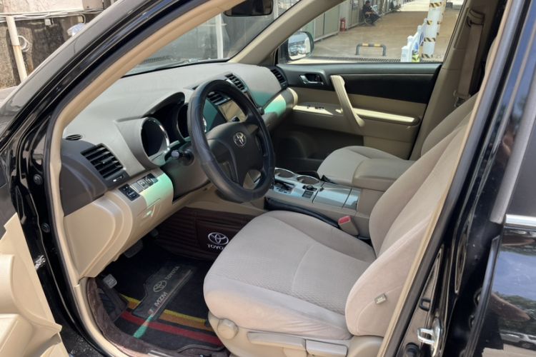 Used Toyota Highlander 2012 2.7L 2WD 5-Seater Elite Edition Interior 4