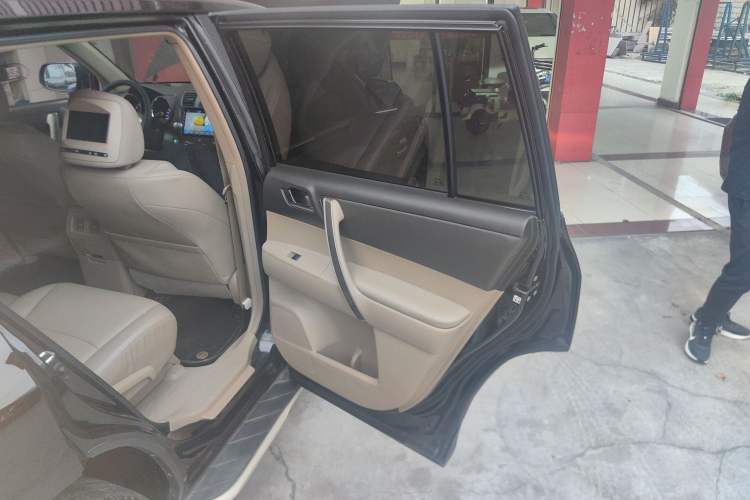 Used Toyota Highlander 2012 2.7L Two-Wheel Drive 5-Seater Sport Edition Interior 6
