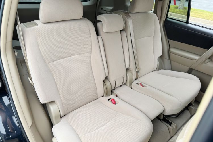 Used Toyota Highlander 2012 2.7L 2WD 5-Seater Elite Edition Interior 7