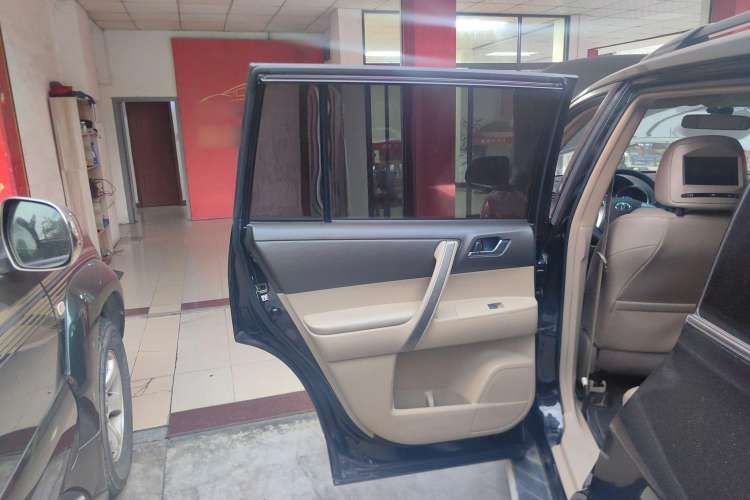 Used Toyota Highlander 2012 2.7L Two-Wheel Drive 5-Seater Sport Edition Interior 8