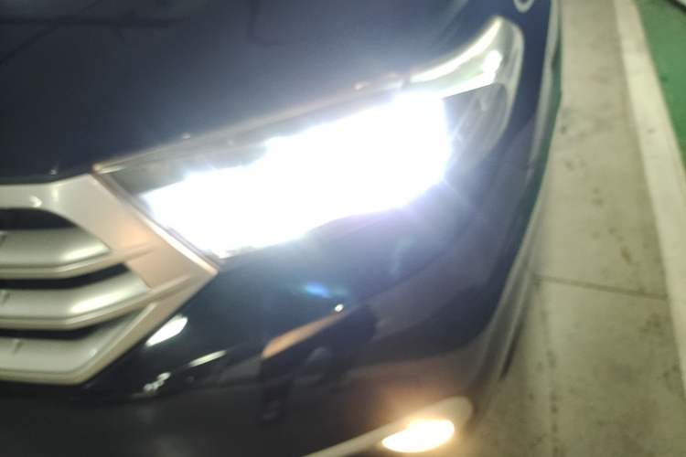 Used Toyota Highlander 2012 2.7L Two-Wheel Drive 7-Seater Luxury Edition Left Front Headlight
