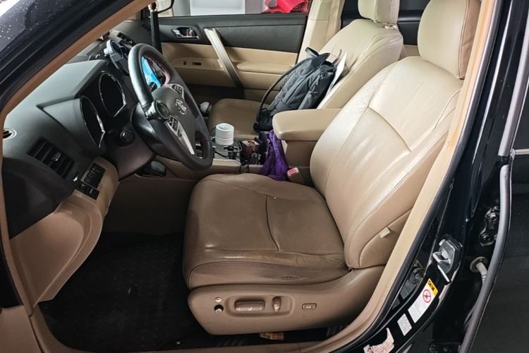 Used Toyota Highlander 2012 2.7L Two-Wheel Drive 7-Seater Luxury Edition Left Front Seat
