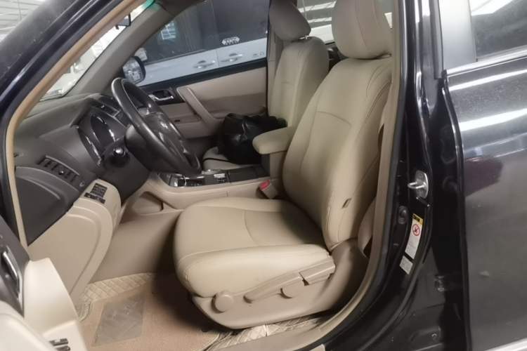 Used Toyota Highlander 2012 3.5L 4x4 7-Seater Elite Edition Left Front Seat
