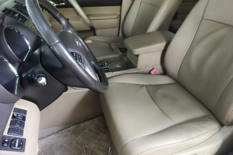 Used Toyota Highlander 2012 2.7L Two-Wheel Drive 5-Seater Sport Edition Left Front Seat