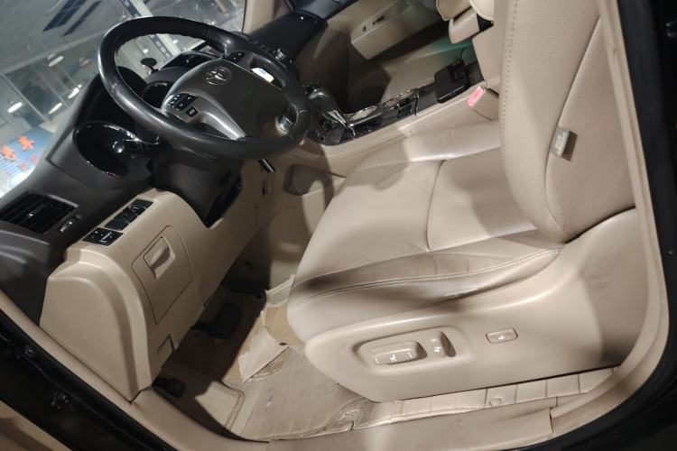 Used Toyota Highlander 2012 2.7L Two-Wheel Drive 7-Seater Luxury Edition Left Front Seat
