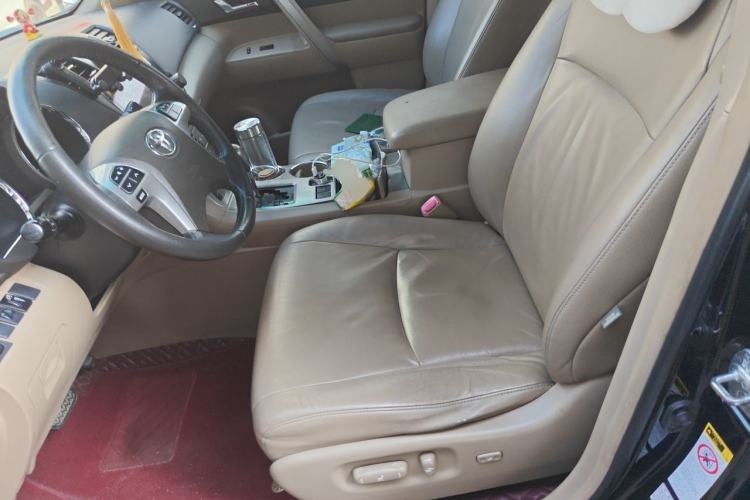 Used Toyota Highlander 2012 2.7L Two-Wheel Drive 7-Seater Luxury Edition Left Front Seat