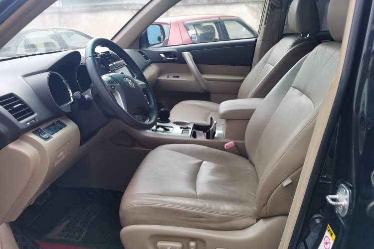 Used Toyota Highlander 2012 2.7L Two-Wheel Drive 5-Seater Sport Edition Left Front Seat