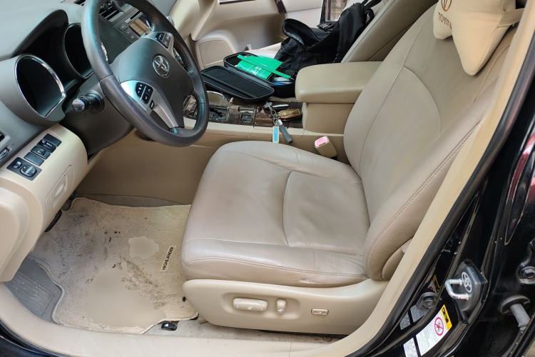 Used Toyota Highlander 2012 2.7L Two-Wheel Drive 7-Seater Luxury Edition Left Front Seat
