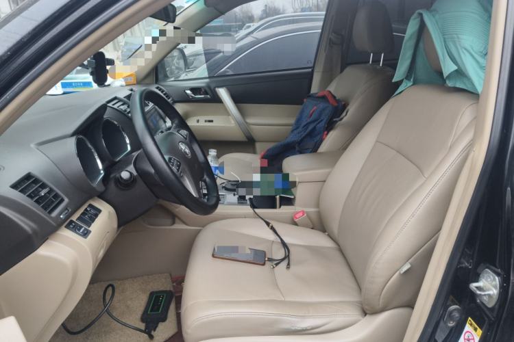 Used Toyota Highlander 2012 2.7L Two-Wheel Drive 7-Seater Luxury Edition Left Front Seat