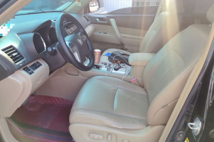 Used Toyota Highlander 2012 2.7L Two-Wheel Drive 7-Seater Luxury Edition Left Front Seat