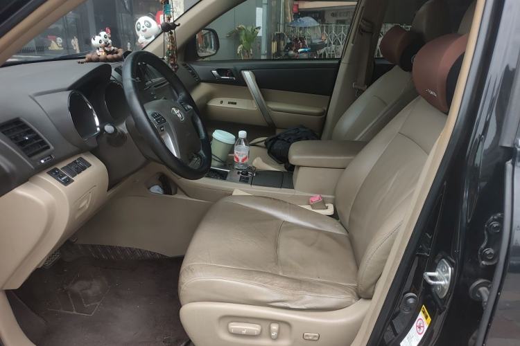 Used Toyota Highlander 2012 2.7L Two-Wheel Drive 7-Seater Luxury Edition Left Front Seat