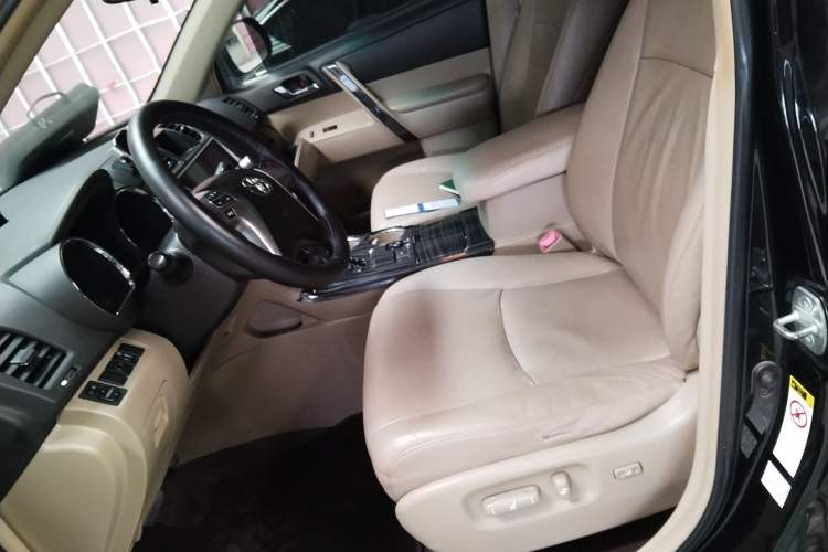 Used Toyota Highlander 2012 2.7L Two-Wheel Drive 5-Seater Sport Edition Left Front Seat