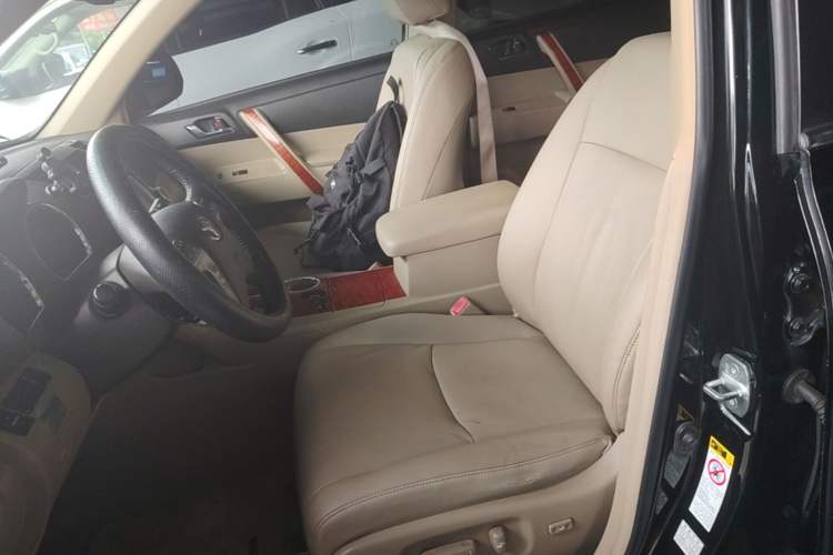 Used Toyota Highlander 2012 3.5L 4x4 7-Seater Ultimate Edition Left Front Seat